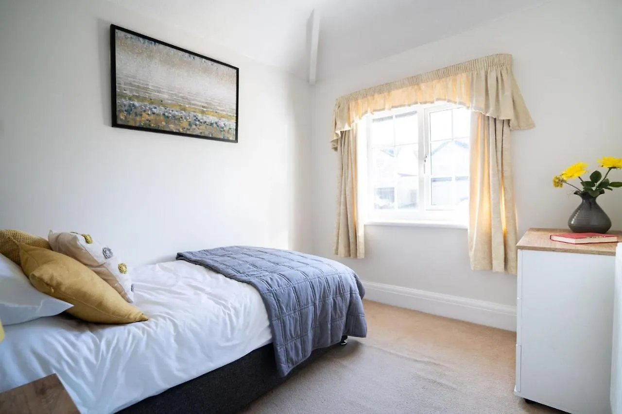 Beautiful Detached Home In Quaint Village Setting Wetherby